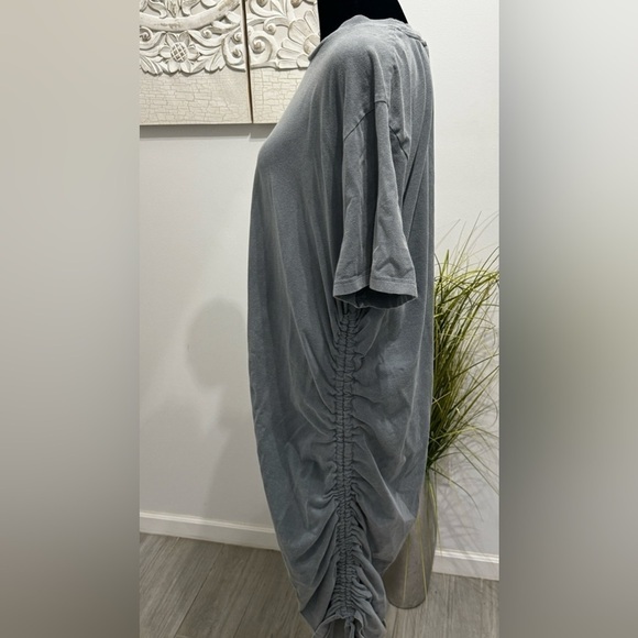 Ruched T-shirt dress - Picture 7 of 8